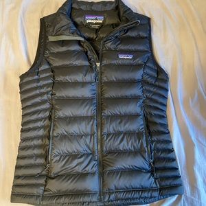 Patagonia vest size small never worn.